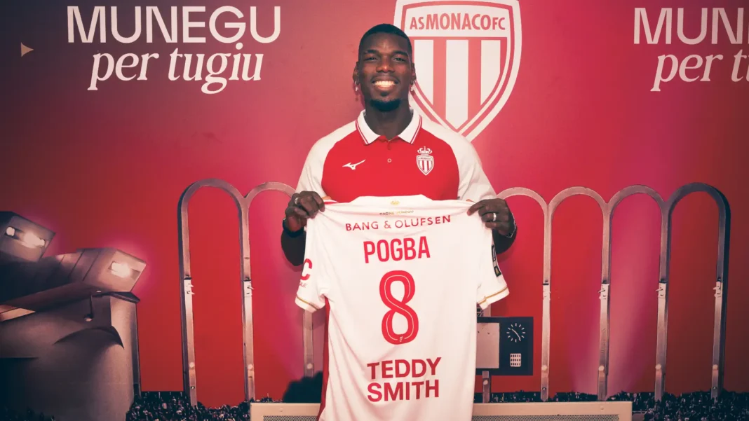 Pogba Tersenyum Lebar saat Perkenalan Resmi di AS Monaco Pogba memamerkan jersey nomor 8 AS Monaco usai resmi menandatangani kontrak