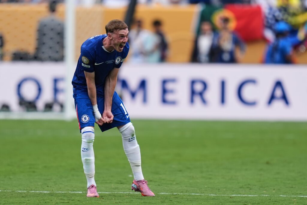 Cole Palmer merayakan gol brace untuk Chelsea ke gawang PSG di final Piala Dunia Antarklub 2025.