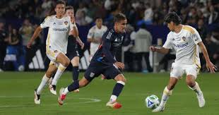 Aksi pemain di laga San Diego FC vs Houston pada pekan MLS 2025