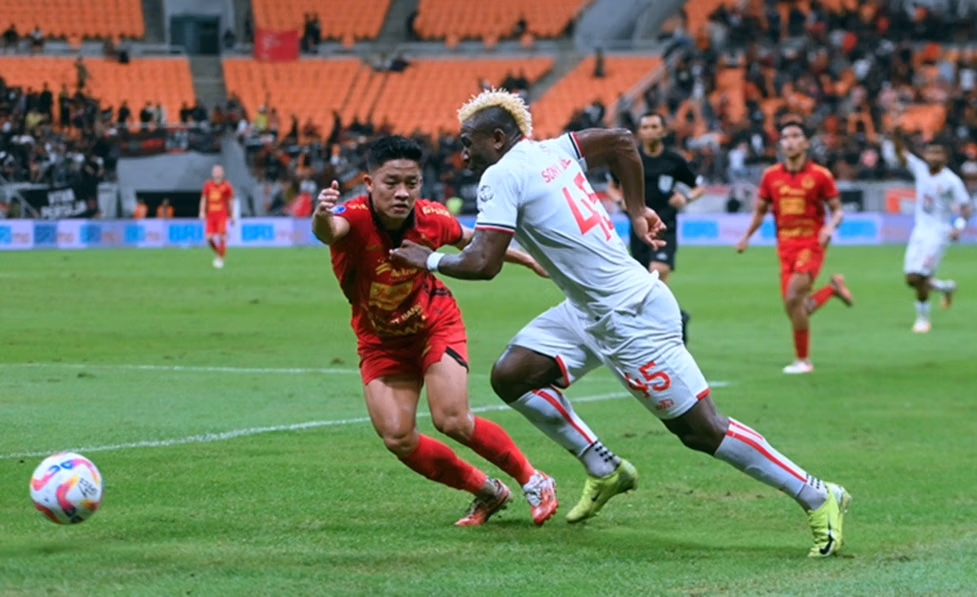 Persija Jakarta vs Malut United berakhir 1-1 di JIS—Yance Sayuri unggul lebih dulu, Maxwell samakan, Rio Fahmi kartu merah