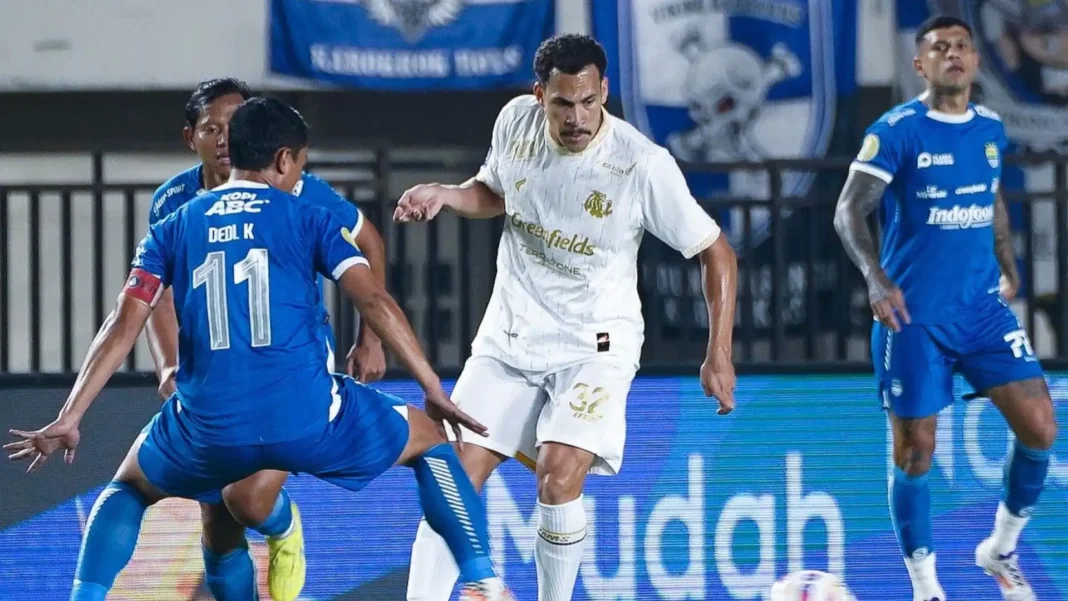 Persib vs Arema di Kanjuruhan.