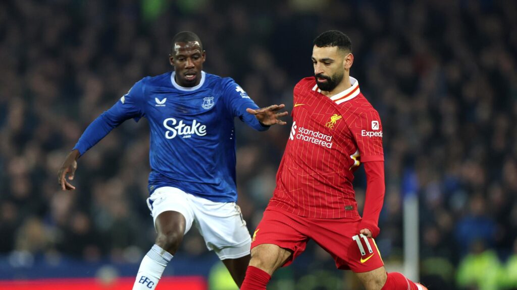 Everton vs Liverpool di Anfield.