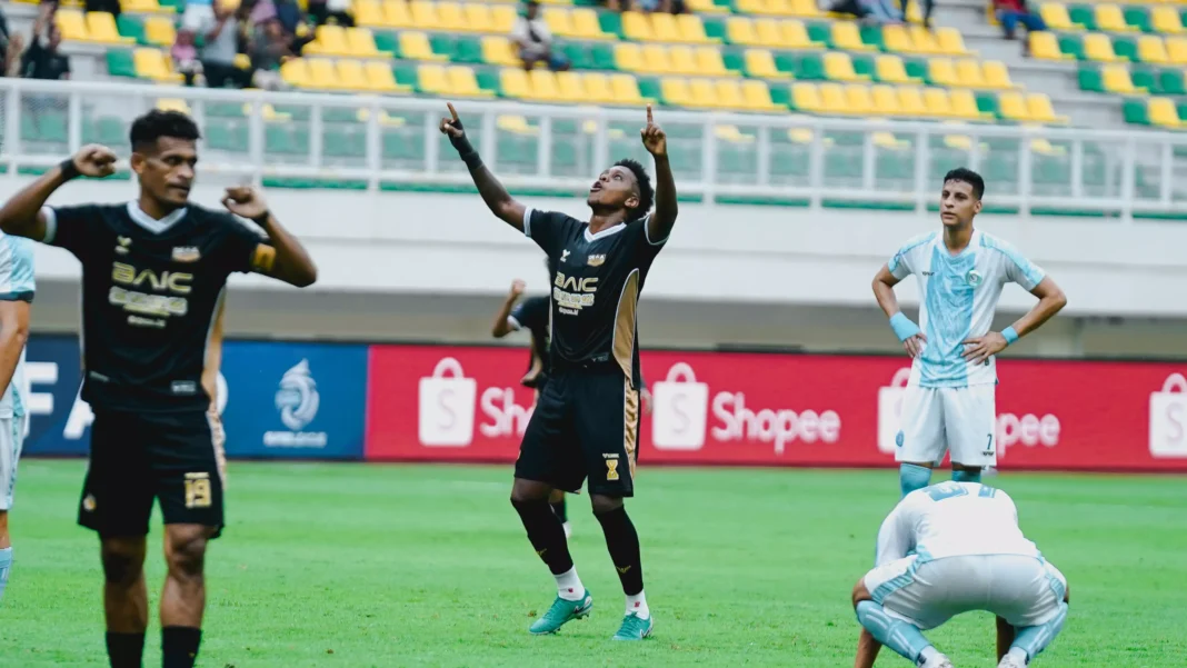 Dewa United vs Persebaya malam ini.