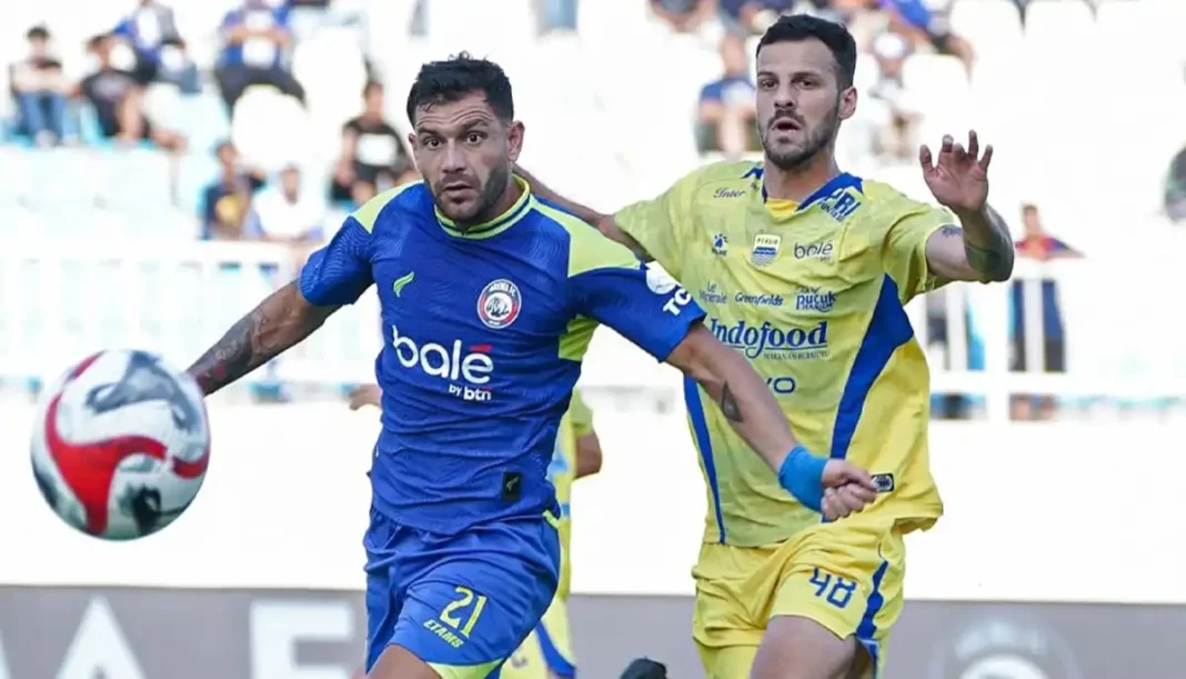 Persis vs Arema FC berakhir 2-2.