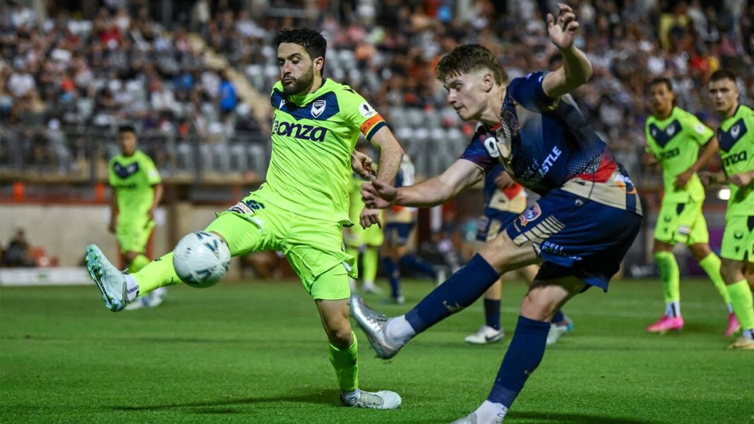 Newcastle Jets vs Melbourne Victory bikin heboh, tujuh gol dan satu hatrik. Newcastle Jets vs Melbourne Victory bikin heboh, tujuh gol dan satu hatrik.